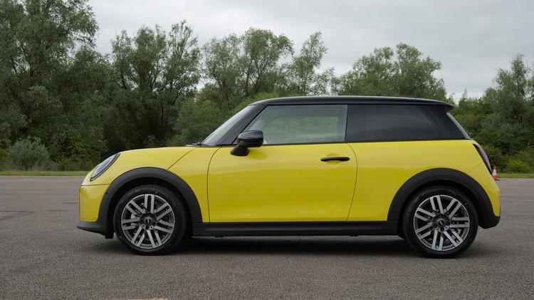 MINI COOPER ELECTRIC HATCHBACK 135kW E Sport 41kWh 3dr Auto